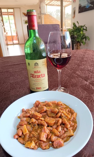 Con unas alubias pintas con chorizo