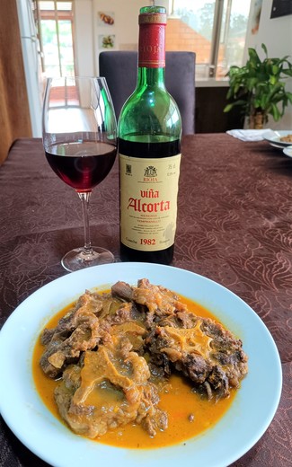 Con el guiso de rabo de toro.