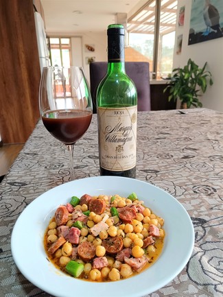 Con los garbanzos con chorizo