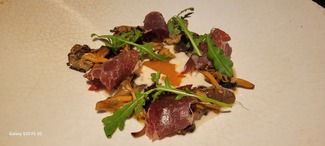 1/2 ración de Guiso de Setas con cecina y huevo