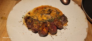 1/2 ración de presa ibérica "Joselito" a la brasa y carbonara de setas y trufa