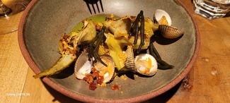 1/2 ración de Alcachofa fresca a la plancha, codium y berberechos