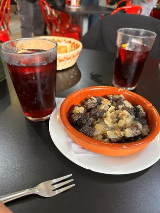 tapa y bebida