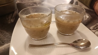 Xupito de sopa de ajo y tomillo