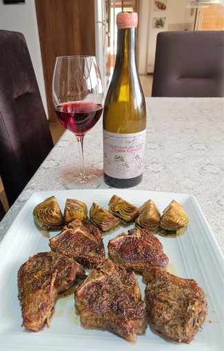 con unos suculentos T-boncitos de cordero en masala y unas alcachofitas
