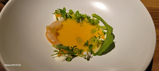 Gamba blanca, cfème fraîche, ponzu de flor de naranja y caviar citrico