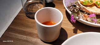 Suquet de gambas y rosas