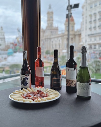 Mascletá de aromas y sabores en la presentación de los vinos representativos de la DO Utiel-Requena