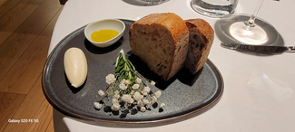 Pan de masa madre, AOVE y mantequilla