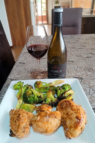 Con un delicioso pollo🐥en salsa BBQ y brócoli 🥦