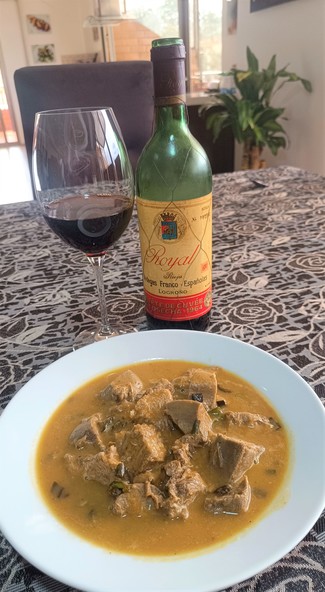 Con un delicioso estofado de lengua de cerdo.