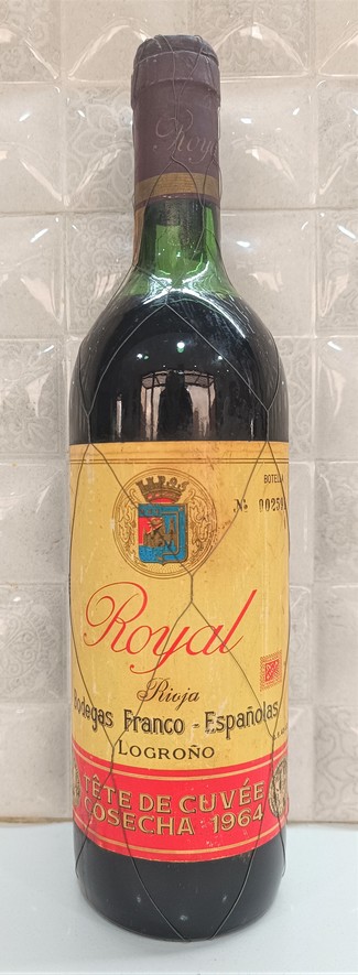 Nivel de líquido regular, aspecto de las etiquetas y el alambrado fabuloso