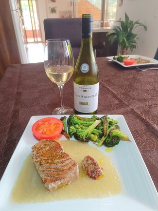 Con un lomito de albacora a la salvia en salsa de guanábana