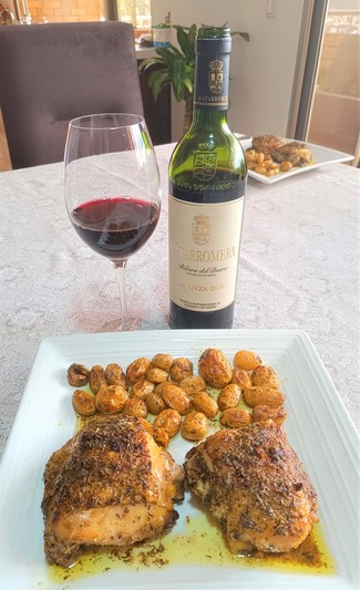Con unos contramuslos de pollo en masala con papas chaucha.