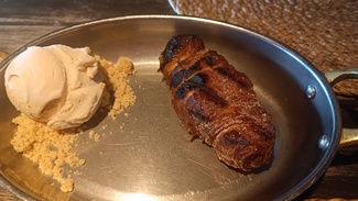 Xuixo al horno con helado de vainilla