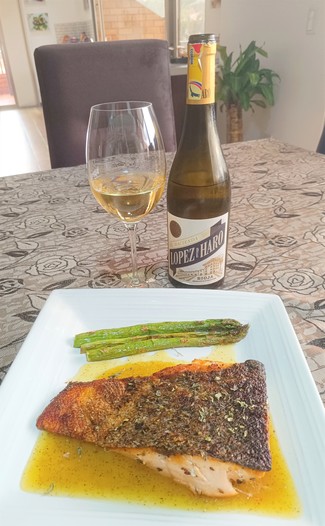 Con un lomo de salmón canadiense a la salvia en salsa de piña y jengibre