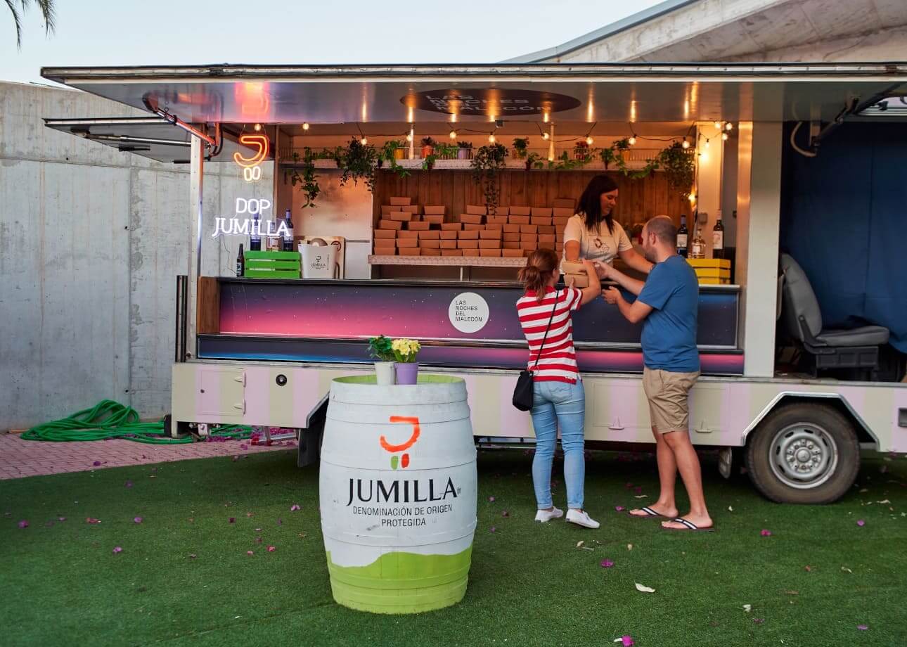 Las Catas de vinos DOP Jumilla y la música de Antonio Micol reciben el verano en Murcia Río