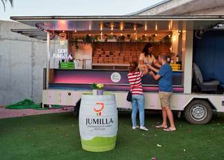 Las Catas de vinos DOP Jumilla y la música de Antonio Micol reciben el verano en Murcia Río