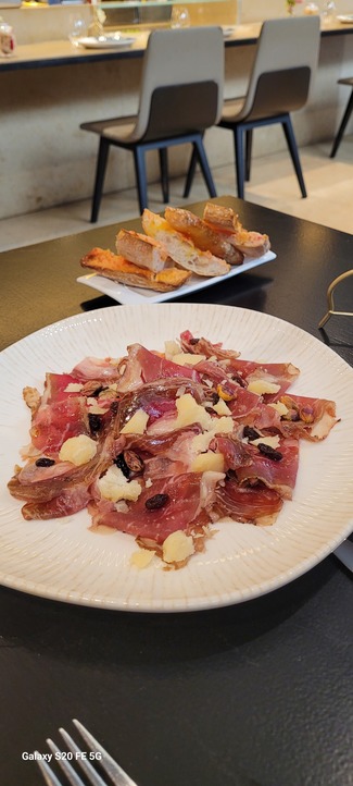 Carpaccio de rubia gallega a las 7 especias de Colmado singular