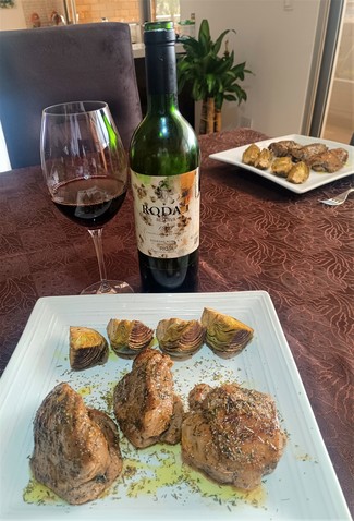 Con unos contramuslos de pavo al tomillo con alcachofas