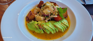 Ceviche de cherne con leche de tigre y maracuyà