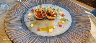 Carpaccio de vieiras, panipuri relleno de tartar de atún rojo Balfegó