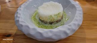 Tartar de sama, manzana, crema de raifort, eneldo y granizado de melón