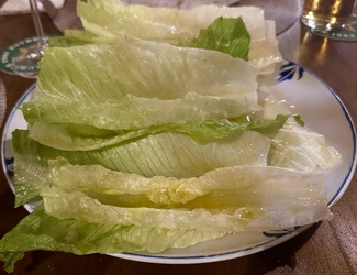 Hojas de lechuga al ajo cabañil