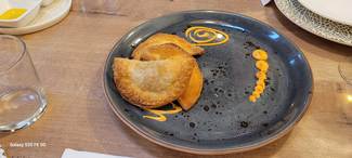 Empanadillas de conejo en salmorejo con mayonesa de mojo rojo