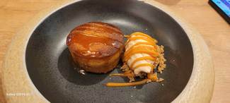 Coulant de chocolate blanco y caramelo con toffee salado