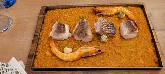 Arroz meloso con sama (pescado del dia) y langostinos salvajes