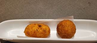 Croquetas de pollo rustido y jamón ibérico