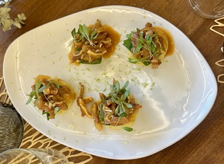 Causa limeña con oreja de cerdo