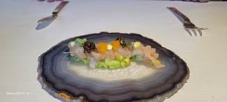 Tartar de gamba blanca con aguacate y caviar