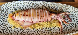 Calamar de potera a la plancha con cous-cous y verduras.