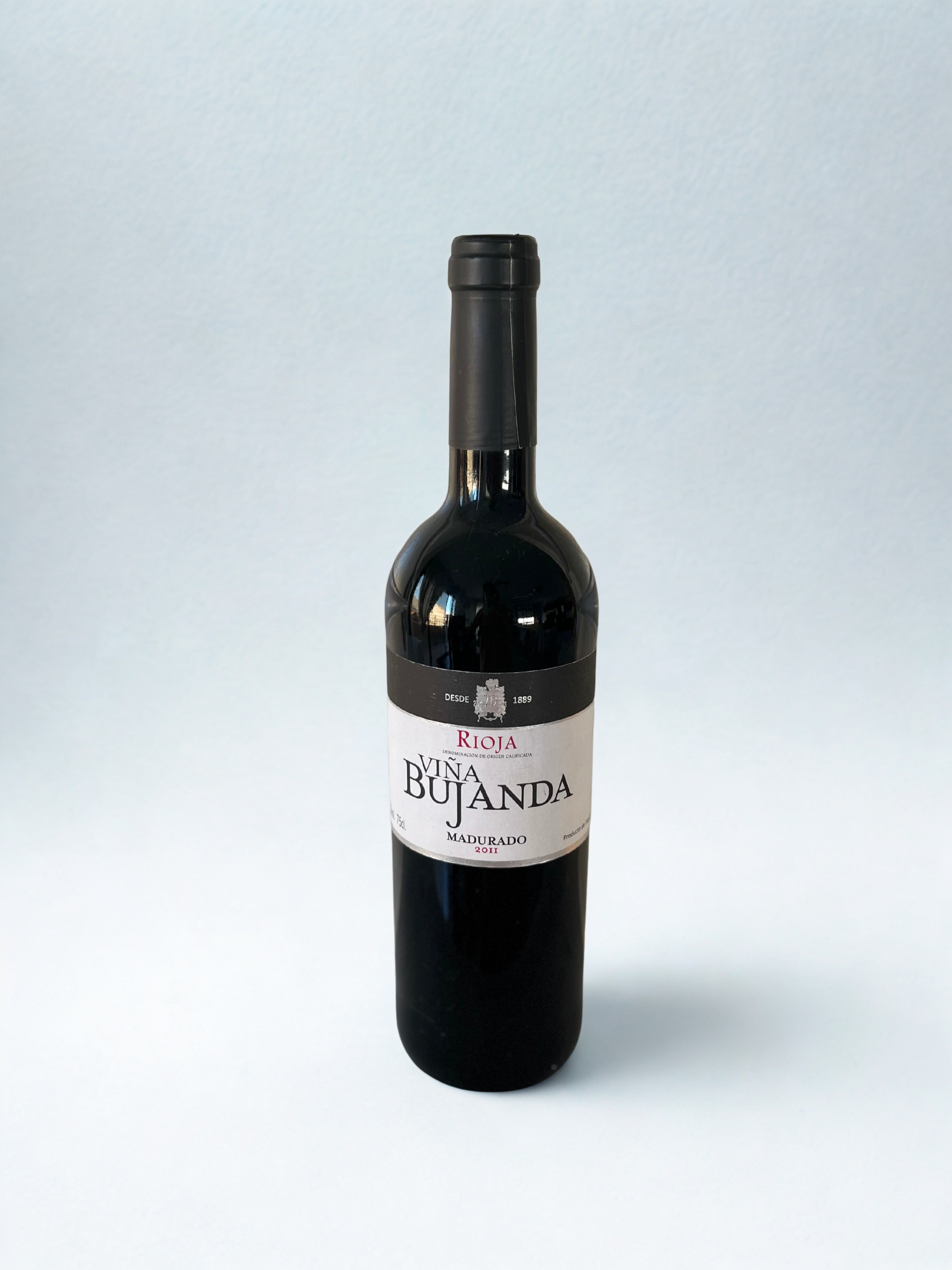 Pais: España Tipo de Vino: Tinto Crianza: Con crianza Graduación (vol): 13,00% Varietales: Tempranillo