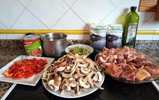 Preparado, arrocito de pato, costilla, setas y caracoles
