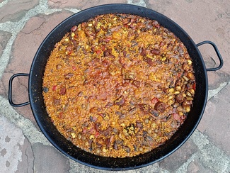 Arrocito de pato, costilla, setas y caracoles