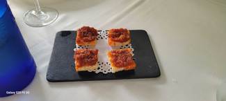 Snacks : Tostas de sobrasada con miel