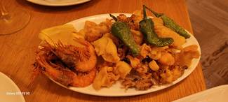 Fritura variada (calamares, chipirones, gambas y pimientos)