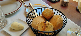 Pan casero con mantequilla