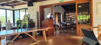 Vista parcial sala comedor-biblioteca