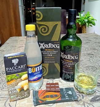 Con un chocolate Paccari 60% cacao de jengibre y chía