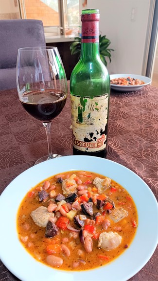 Con unas alubias pintas con morcilla y solomillo