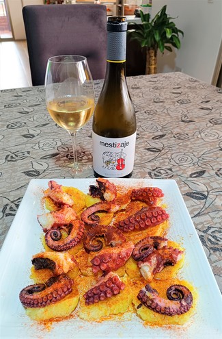 Con un rico pulpo a feira
