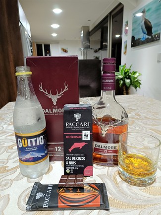 Con un rico chocolate Paccari de Sal & Nibs 60% cacao