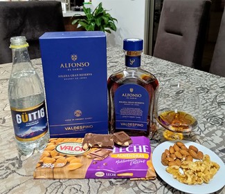 Con un Café de Galápagos, unos frutos secos y un chocolate con almendras