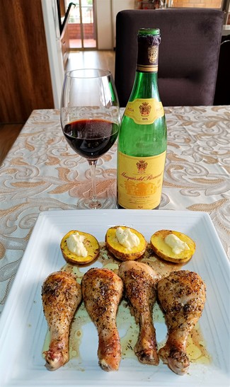 Con unos muslitos de pollo en masala con papas al horno