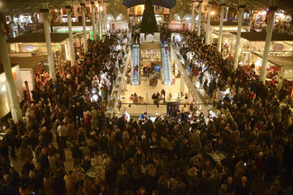 El cava valenciano celebra 10 años brindando juntos en el Mercado de Colón