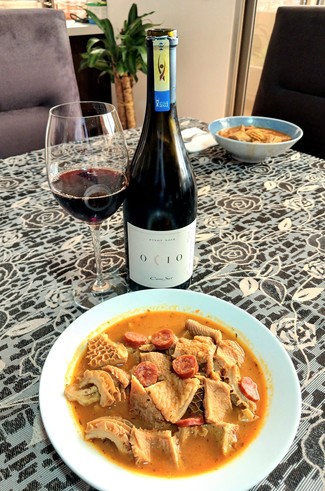 Con unos suculentos callos con chorizo.